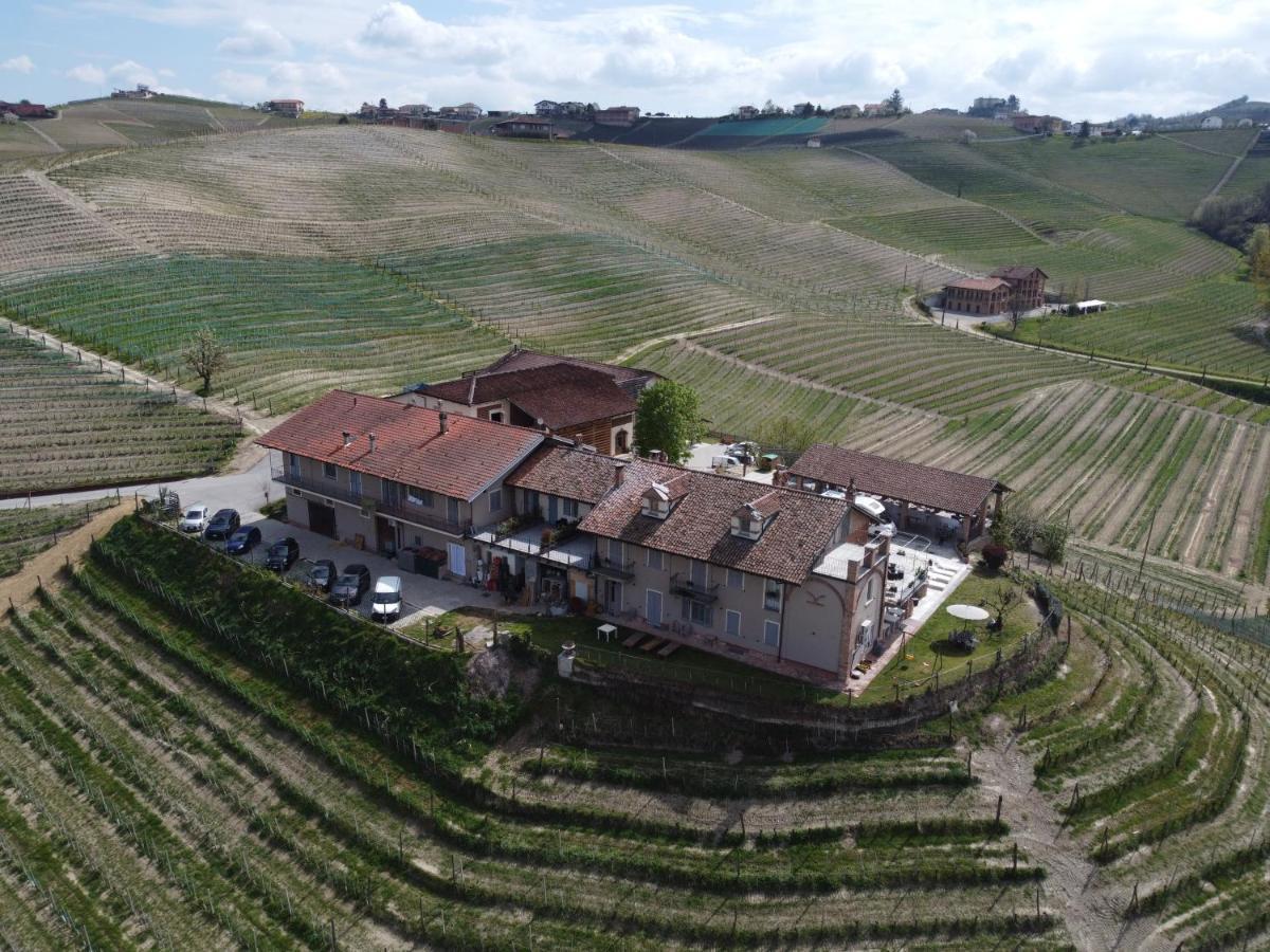 Гостевой дом Agriturismo Cascina Sciulun Монфорте-д'Альба Экстерьер фото